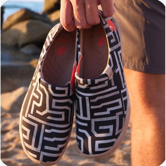 UIN Men's Thread of Maze Slip-on Casual Shoes Black/White Travel- Size 8.5 - Picture 2 of 8